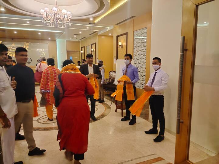 तेलंगाना राज्य में स्थित भद्राचलम को दक्षिण का अयोध्या भी कहा जाता है. इस ट्रेन का पहला हाल्ट अयोध्या में होगा, जहां तीर्थ यात्रियों को इस बार श्री राम जन्म भूमि और हनुमान मंदिर के अलावा नंदीग्राम स्थित भारत मंदिर के भी दर्शन कराए जाएंगे.