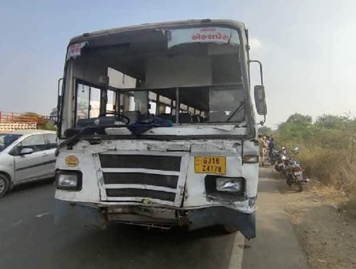 Rajkot : five persons died on the spot after car and st bus accident on Gondal NH Rajkot : ગોંડલ હાઈવે પર કાર અને એસટી બસ વચ્ચે અકસ્માત, 5 લોકોના ઘટનાસ્થળે જ મોત