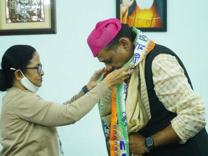 Kirti Azad Joins TMC In Presence Of Mamata Banerjee In Delhi Former Congress Leader Joins Trinamool Congress Cricketer-Turned-Politician Kirti Azad Joins TMC In Presence Of Mamata Banerjee In Delhi