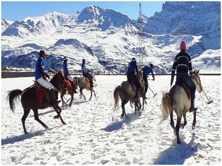 Ladakh Snow horse polo exhibition sport begins steps taken to attract tourists ann Ladakh: स्नो हॉर्स पोलो प्रदर्शनी खेल की हुई शुरुआत, पर्यटकों को आकर्षित करने के लिए उठाया कदम