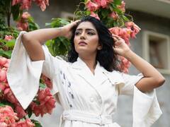 Eesha Rebba Photos: స్టైలిష్ లుక్స్ తో అదరగొడుతున్న ఈషా రెబ్బా