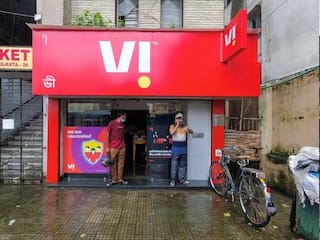 Vodafone Idea New Tariff: મોબાઇલ રિચાર્જ મોંઘું થયું, એરટેલ પછી વોડાફોન આઇડિયાએ પણ પ્રીપેડ મોબાઇલ ટેરિફમાં વધારો કર્યો