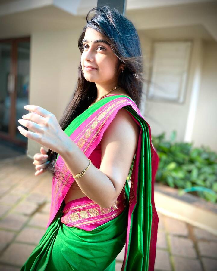 நிலவும் தோன்றிடும் இத்தனை அழகா என்று தேய்ந்திடும்  சென்னை செந்தமிழ் மறந்தேன் உன்னாலே