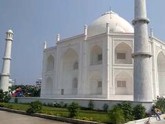 Buldhana : पत्नीला भेट देण्यासाठी पतीने बांधला चक्क 'ताजमहल'