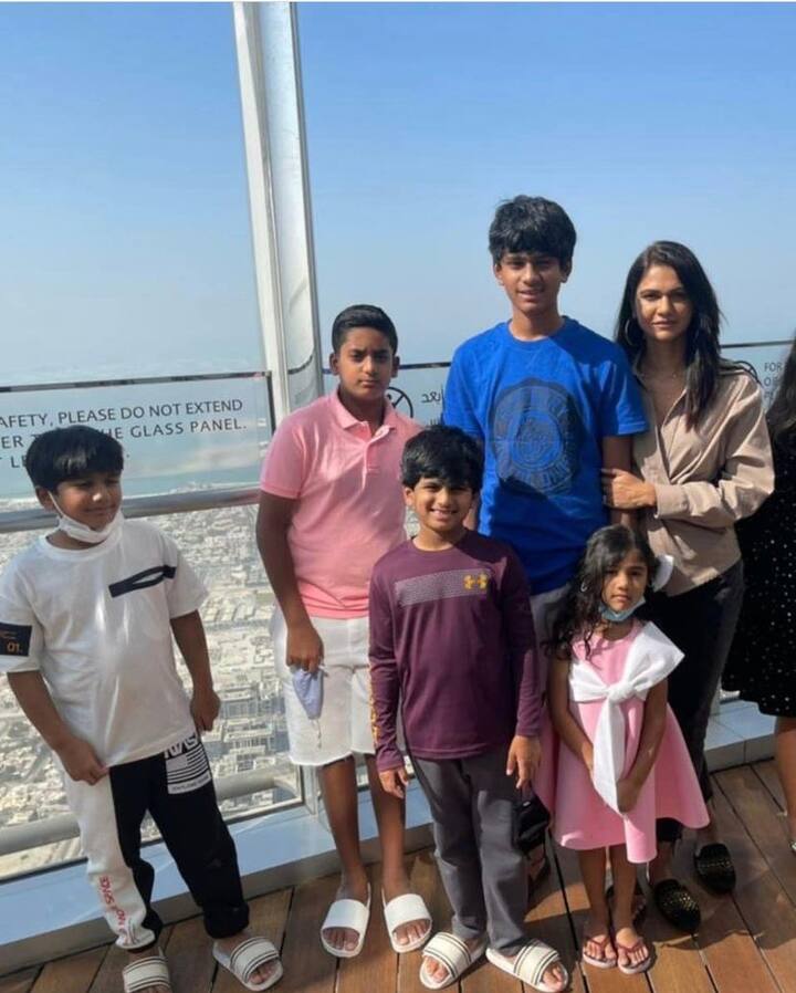 19 जुलाई 2021 को अल्लू अर्जुन ने अपनी बेटी अल्लू अरहा की फिल्मों में एंट्री को लेकर अपना उत्साह व्यक्त करते हुए एक तस्वीर शेयर की थी.