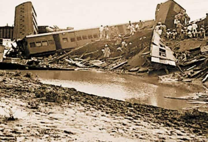 65th anniversary of Ariyalur train accident that killed 250 people 250 உயிர்களை பலிவாங்கிய அரியலூர் ரயில் விபத்தின் 65ஆவது ஆண்டு நினைவு தினம்...!