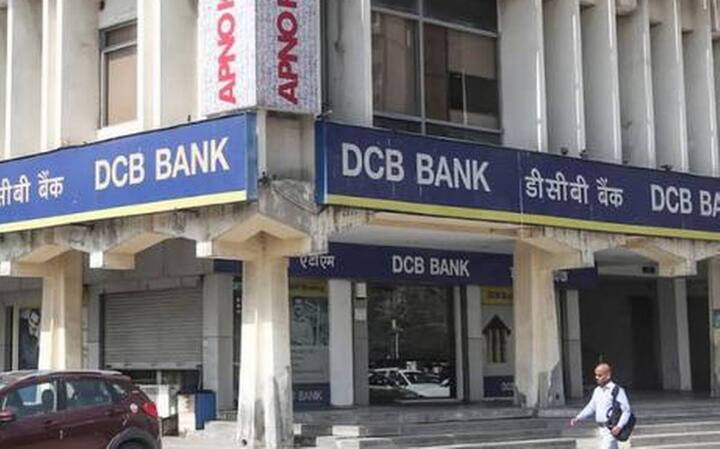 DCB ਬੈਂਕ - ਇਸ ਤੋਂ ਇਲਾਵਾ DCB ਬੈਂਕ ਗਾਹਕਾਂ ਨੂੰ ਤਿੰਨ ਸਾਲਾਂ ਦੀ FD 'ਤੇ 5.95 ਪ੍ਰਤੀਸ਼ਤ ਵਿਆਜ ਦੇ ਰਿਹਾ ਹੈ। ਜੇਕਰ ਤੁਸੀਂ ਇਸ 'ਚ 1 ਲੱਖ ਰੁਪਏ ਦਾ ਨਿਵੇਸ਼ ਕਰਦੇ ਹੋ ਤਾਂ ਤੁਹਾਨੂੰ 3 ਸਾਲ ਬਾਅਦ ਬਦਲੇ 'ਚ 1.19 ਲੱਖ ਰੁਪਏ ਮਿਲਣਗੇ।