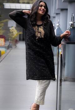 Actress poorna | கருப்பு உடையில் கலக்கலாக பூர்ணா.! லேட்டஸ்ட் புகைப்படங்கள்!