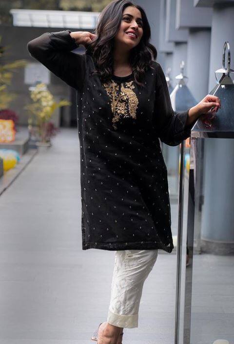 என்ன அழகு எத்தனை அழகு கோடி மலர் கொட்டிய அழகு