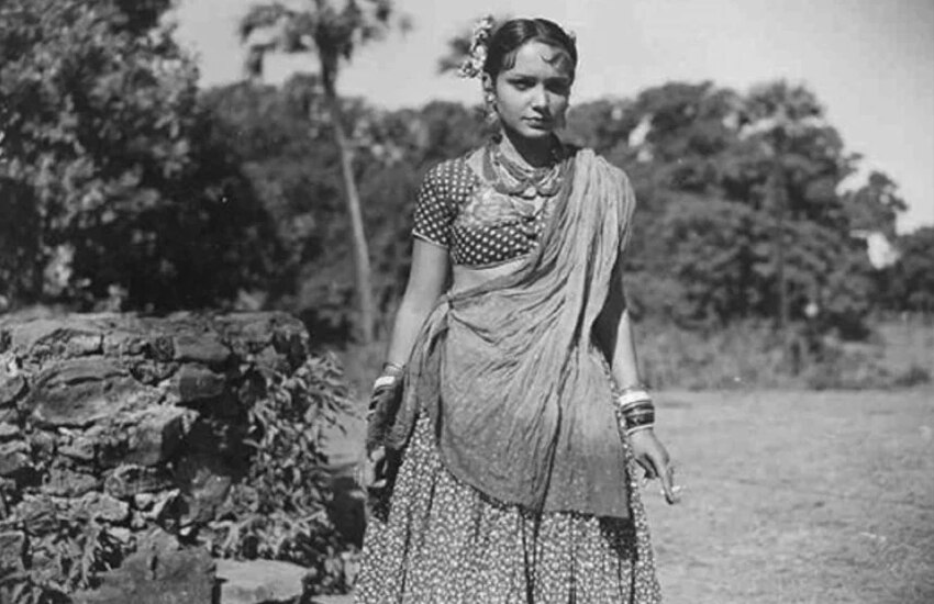 Bollywood Untold Story: 1933 में आई फिल्म में पद्मश्री विजेता Devika Rani ने किया था ऐसा सीन, मच गया था बवाल