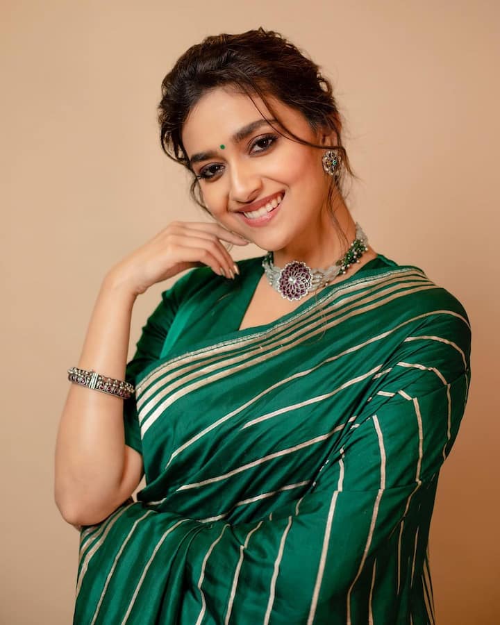 புத்தம் புதிதாய் ரத்த ரோஜா, பூமி தொடாத பிள்ளையின் பாதம்