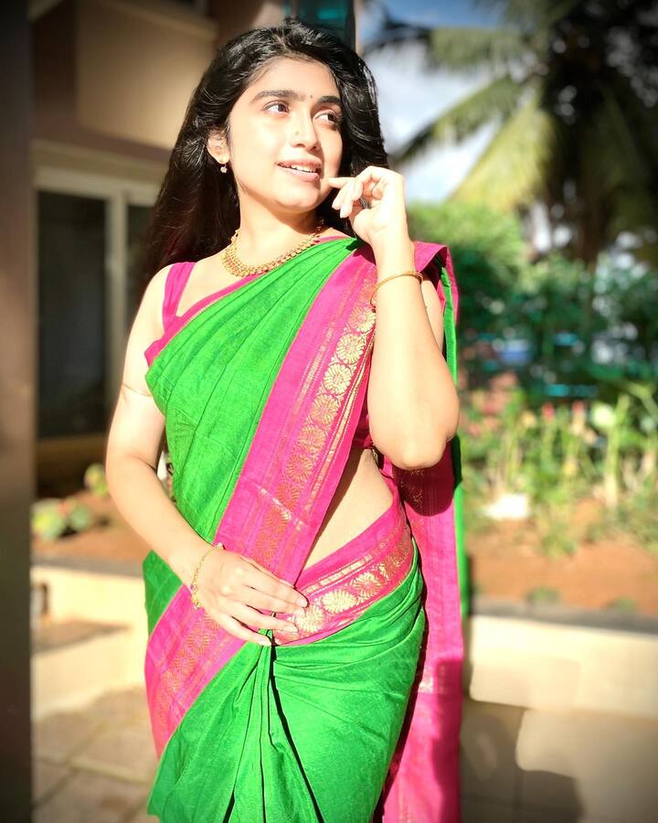 சகியே உன் நிறம் செம்பருத்தி பூ நிறம் சாலையில் நீ நடந்தால் விபத்துகள் ஆயிரம்