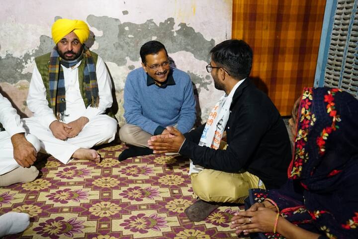 ਆਮ ਆਦਮੀ ਪਾਰਟੀ ਨੇ ਕੇਜਰੀਵਾਲ ਦੀਆਂ ਤਸਵੀਰਾਂ ਸ਼ੇਅਰ ਕਰ ਲਿਖਿਆ ਹੈ ਇਹ ਹੈ ਆਮ ਲੋਕਾਂ ਦਾ ਆਮ ਆਦਮੀ ਪਾਰਟੀ ਪ੍ਰਤੀ ਪਿਆਰ!