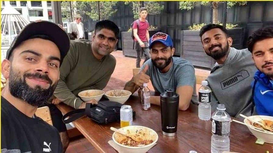 BCCI Halal Meat: பீப்... ஃபோர்க்... சாப்பிட தடை... இந்திய வீரர்களுக்கு ‛ஹலால்’ உத்தரவு போட்ட பிசிசிஐ! Netizens slam BCCI for making Halal meat compulsory for Players Indian cricket team BCCI Halal Meat: பீப்... ஃபோர்க்... சாப்பிட தடை... இந்திய வீரர்களுக்கு ‛ஹலால்’ உத்தரவு போட்ட பிசிசிஐ!