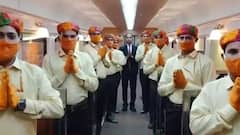 Ramayan Express के वेटर्स की भगवा ड्रेस का विवाद, माफी मांग IRCTC ने बदली ड्रेस