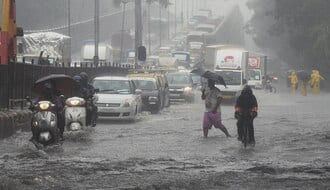 Forecast for Andhra Pradesh And Telangana in Telugu: AP Telangana Rain Updates Today Weather Updates: రెయిన్ అలర్ట్.. ఏపీ, తెలంగాణలో మరో మూడు రోజులు వర్షాలే.. ఎల్లో అలర్ట్ జారీ చేసిన వాతావరణ కేంద్రం