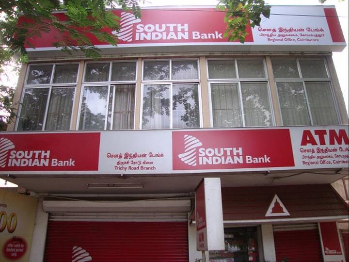 ਸਾਉਥ ਇੰਡੀਅਨ ਬੈਂਕ (South Indian Bank) – ਸਾਉਥ ਇੰਡੀਅਨ ਬੈਂਕ 3 ਸਾਲ ਦੀ ਫਿਕਸਡ ਡਿਪਾਜ਼ਿਟ 'ਤੇ 5.50 ਫੀਸਦੀ ਦੀ ਦਰ ਨਾਲ ਵਿਆਜ ਮਿਲ ਰਿਹਾ ਹੈ। ਜੇਕਰ ਤੁਸੀਂ ਇਸ ਸਕੀਮ ਵਿੱਚ 1 ਲੱਖ ਰੁਪਏ ਦਾ ਨਿਵੇਸ਼ ਕਰਦੇ ਹੋ, ਤਾਂ 3 ਸਾਲਾਂ ਬਾਅਦ ਤੁਹਾਨੂੰ 1.18 ਲੱਖ ਰੁਪਏ ਮਿਲਣਗੇ।
