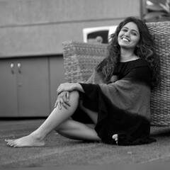 In Pics : क्युट आणि चुलबुली गौतमीचा ब्लॅक अँड व्हाईट अंदाज