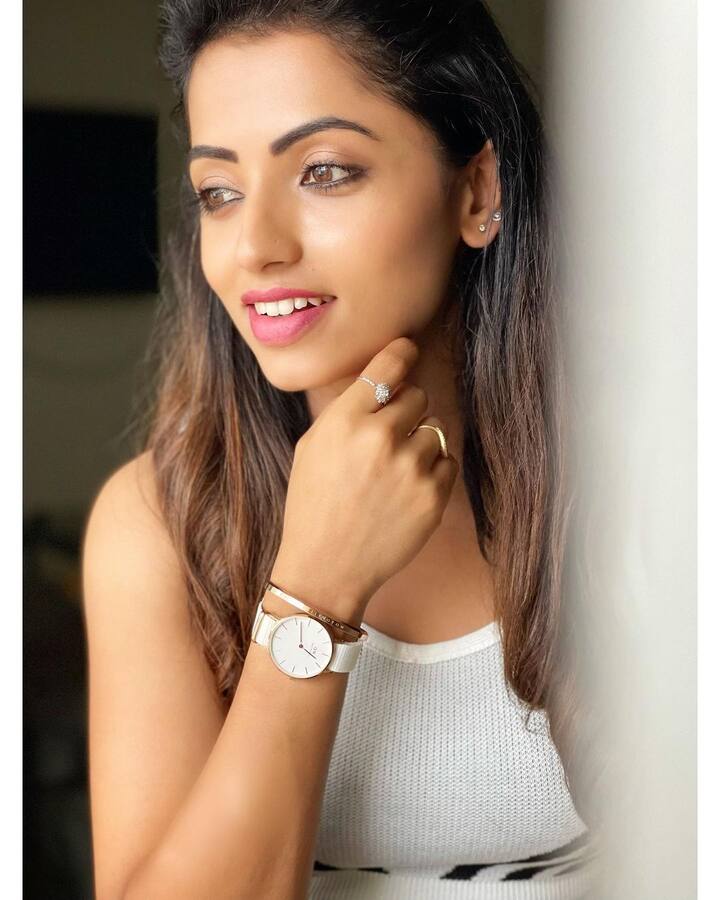 నవ్యా స్వామి క్యూట్ పిక్స్ (Image credit: Instagram)