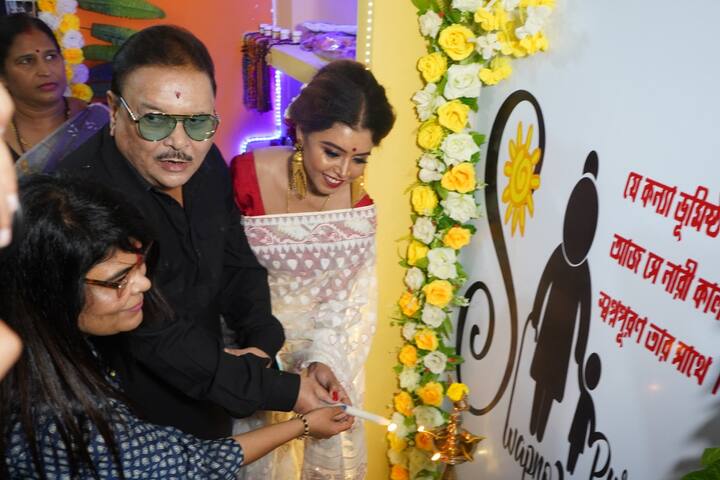 উপস্থিত ছিলেন মদন মিত্র, দেবশিস কুমারের মত রাজনীতিবিদরা।