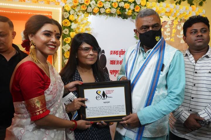 এই ধরনের অনুষ্ঠানের অংশ হতে পেরে উচ্ছ্বসিত বলে জানান তারকা থেকে রাজনীতিবিদরা।