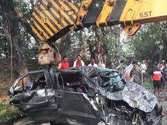Road Accident: झारखंड के धनबाद में हुआ दर्दनाक सड़क हादसा, एक ही परिवार के 5 लोगों की गई जान 