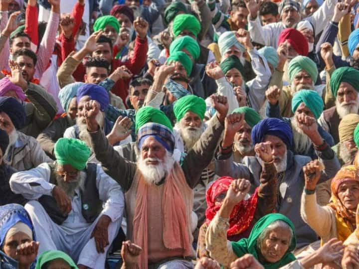Farmer Protest, Farmers from Amritsar, Byas leave for Singhu Border on SKM Call Farmer Protest: सिंघु बॉर्डर पर बढ़ेगी किसानों की तादाद, अमृतसर से भारी संख्या में रवाना हुए लोग