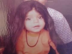 साध्वी की ड्रेस में दिखने वाली ये छोटी बच्ची अब बन गई है बॉलीवुड की सुपरस्टार, क्या आप बता पाएगें इनका नाम?