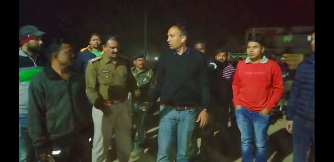 Chhattisgarh News: अम्बिकापुर में शराब दुकान के पास चार राउंड फायरिंग से दहला इलाका, जानें पूरा मामला Chhattisgarh four rounds of firing near liquor shop in Ambikapur area shocked here to know the whole matter ANN Chhattisgarh News: अम्बिकापुर में शराब दुकान के पास चार राउंड फायरिंग से दहला इलाका, जानें पूरा मामला