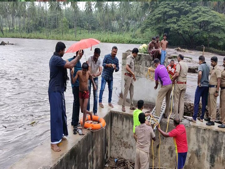 தேனி: அணை பிள்ளையார் தடுப்பணையில் வெள்ளம் - நீரில் சிக்கிய 4 சிறுவர்கள் மீட்பு