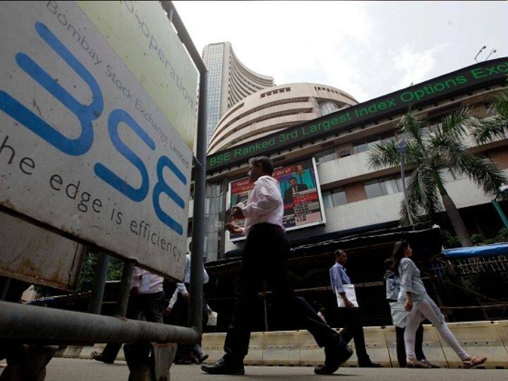 Sensex Down 332 Points, Nifty Settles At 17,415 Bears On Prowl: Sensex Back In The Red, Down 332 Points, Nifty Settles At 17,415