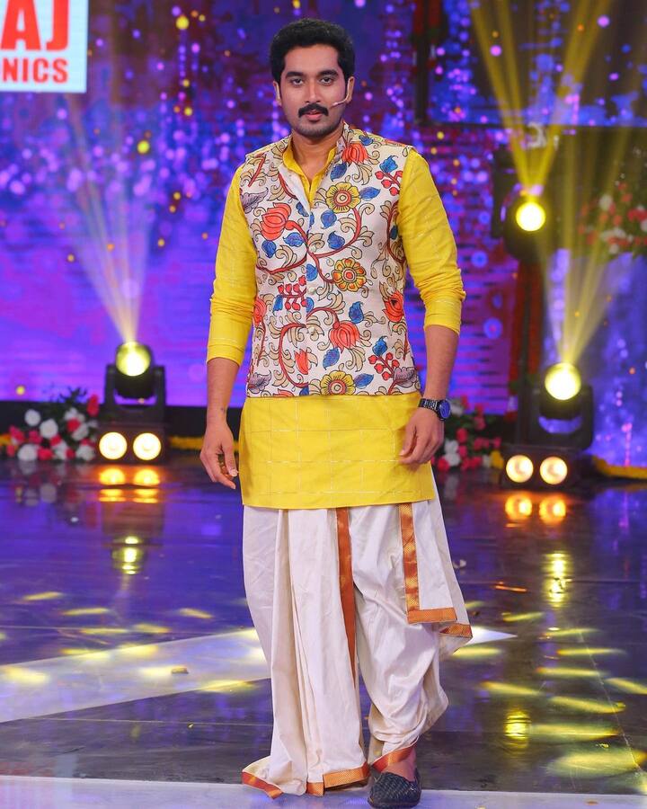 టీ ఆర్పీ రేటింగులో ఈ సీరియల్ ఐపీఎల్ కే సవాలు విసిరేంత స్థాయికి వెళ్లింది. చాలా మంది కార్తీక దీపం వచ్చే సమయానికి ఐపీఎల్ ప్రసారం చేయవద్దని సోషల్ మీడియాలో పోస్టులు కూడా పెట్టారు. (Image credit: Instagram)