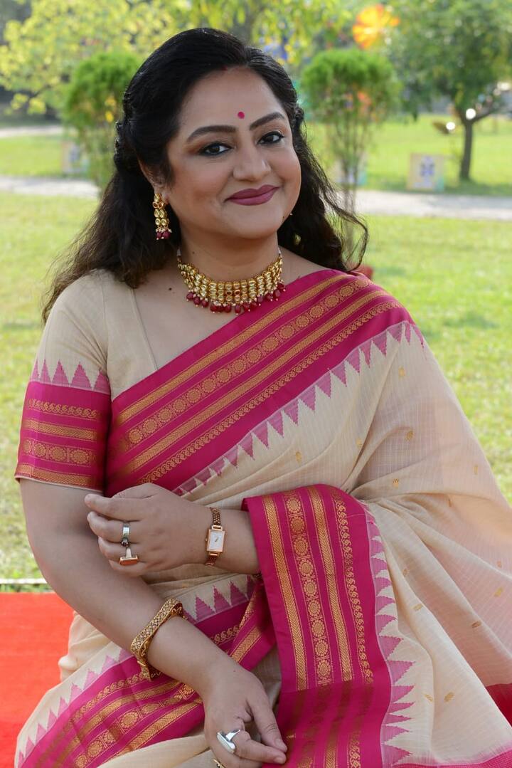 সুদীপা জানিয়েছেন, নিজের মতো করেই শো-কে এগিয়ে নিয়ে যাবেন তিনি। সুদীপার সঞ্চালনা ইতিমধ্যেই বেশ জনপ্রিয়। চ্যানেল তাঁর ওপর এই দায়িত্ব দেওয়ায় তিনি খুশি। তিনি এই দায়িত্বকে নিজের মত করেই পালন করবেন।