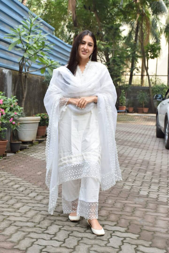 सारा अली खान इस वक्त बॉलीवुड की बिजी एक्ट्रेस हैं, जिनकी झोली में कई बड़ी फिल्में हैं.