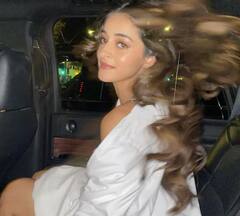 Ananya Panday Photos: ਅਨੰਨਿਆ ਪਾਂਡੇ ਨੇ ਕਾਰ 'ਚ ਬਾਥਰੋਬ ਪਹਿਨ ਦਿੱਤਾ ਕਾਤਲ ਪੋਜ਼, ਇੰਟਰਨੈੱਟ 'ਤੇ ਮੱਚਿਆ ਤਹਿਲਕਾ