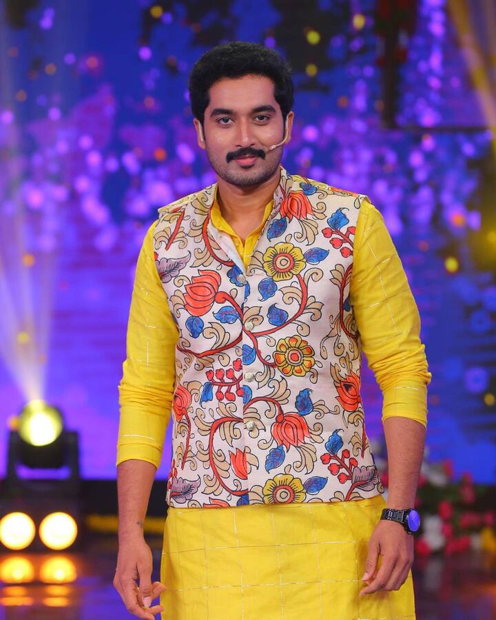 డాక్టర్ బాబుగా నిరుపమ్ తెలుగు ప్రేక్షకులందరికీ పరిచయం. కార్తీకదీపం సీరియల్ హిట్ కొట్టడంలో వంటలక్కతో పాటూ డాక్టర్ బాబుకి క్రెడిట్ దక్కుతుంది. (Image credit: Instagram)