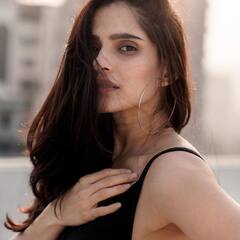 Priya Bapat: प्रियाचा क्लासी लूक, नजरेत भरणारं सौंदर्य