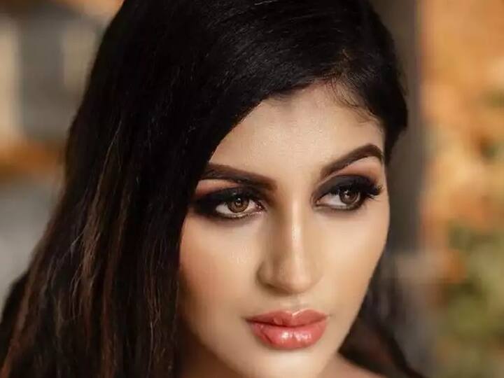 Actress yashikaanand makes her first public appearance after her fatal car accident watch video : நீண்ட நாட்களுக்கு பிறகு பொதுவெளியில் காட்சியளித்த யாஷிகா ஆனந்த்