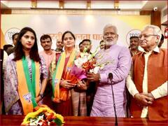 UP Election 2022 :  बीजेपी में शामिल हुईं कांग्रेस की विधायक अदिति सिंह और बसपा विधायक वंदना सिंह