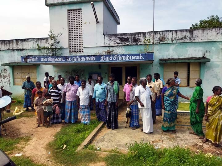 தஞ்சை: கோமாரி நோயால் உயிரிழக்கும் கால்நடைகள் - மருத்துவமனையை முற்றுகையிட்டு போராட்டம்