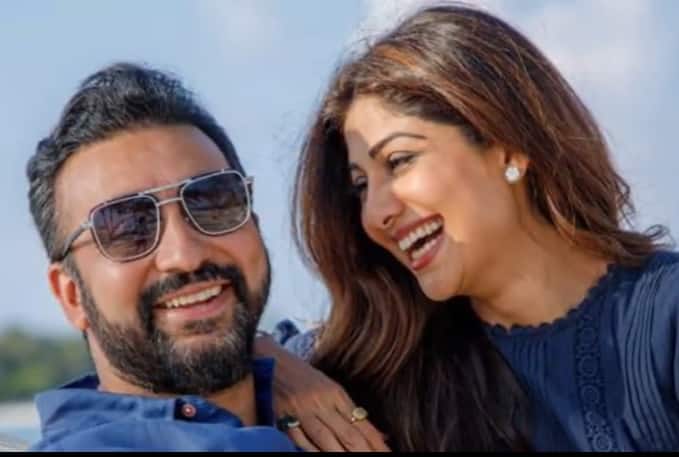 শিল্পা শেট্টি - রাজ কুন্দ্রা: পর্নোগ্রাফি কাণ্ডে গ্রেফতারির পর সোশ্যাল মিডিয়ায় রটে যায় যে চিড় ধরতে চলেছে তাঁদের দাম্পত্য জীবন। শুরুর দিকে শিল্পা শেট্টির মৌনতা এই জল্পনায় ঘি ঢালে। পরবর্তীকালে এই রটনাকে অসত্য প্রমাণ করে সম্প্রতি তাঁরা ১২ বছরের বিবাহবার্ষিকীও পালন করেন।