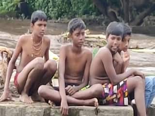 தேனி: அணை பிள்ளையார் தடுப்பணையில் வெள்ளம் - நீரில் சிக்கிய 4 சிறுவர்கள் மீட்பு