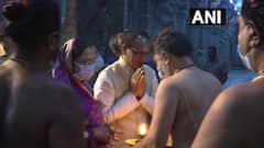 Tamil Nadu: पत्नी के साथ मदुरै के मीनाक्षी अम्मन मंदिर पहुंचे शिवराज सिंह, सामने आईं पूजा-अर्चना की तस्वीरें