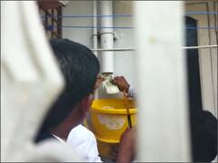 Karnataka में छापेमारी में अधिकारी के घर से निकला 8 kg सोना, घर की पाइपलाइन में रखे थे पैसे, देखें तस्वीरें