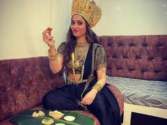 Tamanna: అమ్మవారి అవతారంలో తమన్నా.. అరటి ఆకులో అల్పాహారం తింటూ..