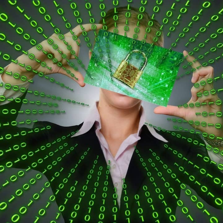 স্মার্টফোনের এসএমএস থেকে ওটিপি-ও হাতিয়ে নিতে পারে এই ম্যালওয়্যার(ছবি সৌজন্যে : Pixabay)