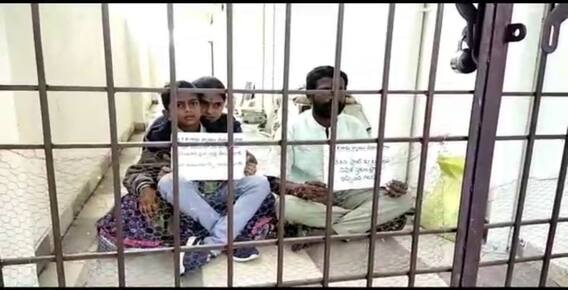 MPDO OFFICE LOCK: రాజన్న సిరిసిల్ల మండలం ఎంపీడీఓ కార్యాలయానికి తాళం వేసి నిరసన