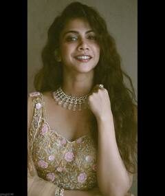 Actress Madonna Sebastian | மாடர்ன் உடையில் மடோனா செபாஸ்டியன்.! அசத்தலான க்ளிக்ஸ்!