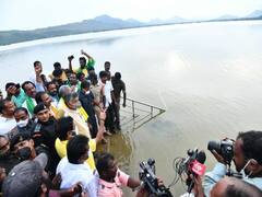 In Pics: చిత్తూరు జిల్లాలో వరద ప్రభావిత ప్రాంతాలను పరిశీలించిన చంద్రబాబు