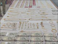 Karnataka में छापेमारी में अधिकारी के घर से निकला 8 kg सोना, घर की पाइपलाइन में रखे थे पैसे, देखें तस्वीरें